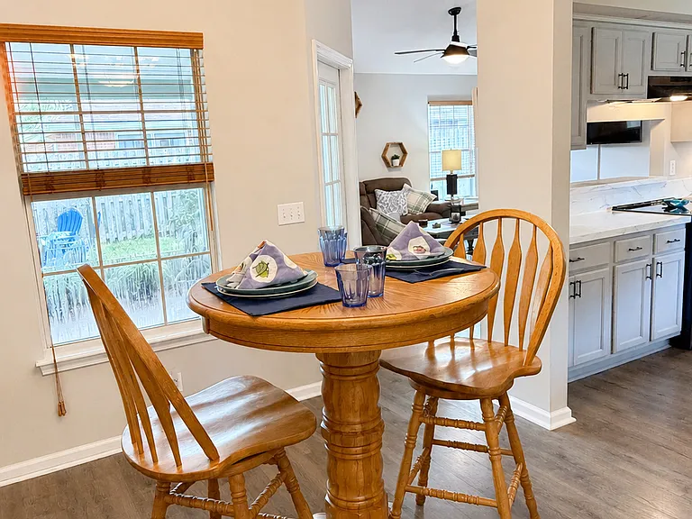 102 Summer Dr — Photo 15