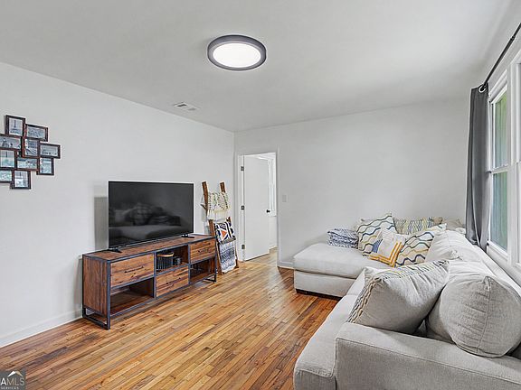 5th image of 1301 E 68th St