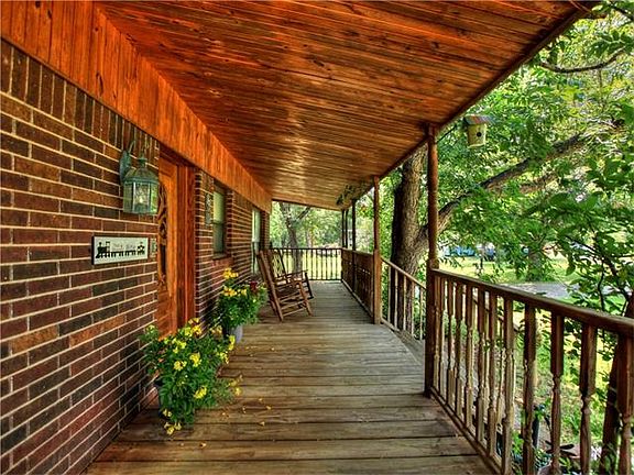 3rd image of 345 Pecan Grove Ln