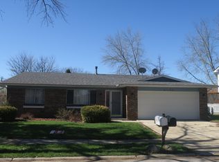 2592 Yellow Star St, Woodridge, IL 60517