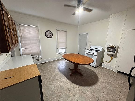 5th image of 223 W Montgomery St