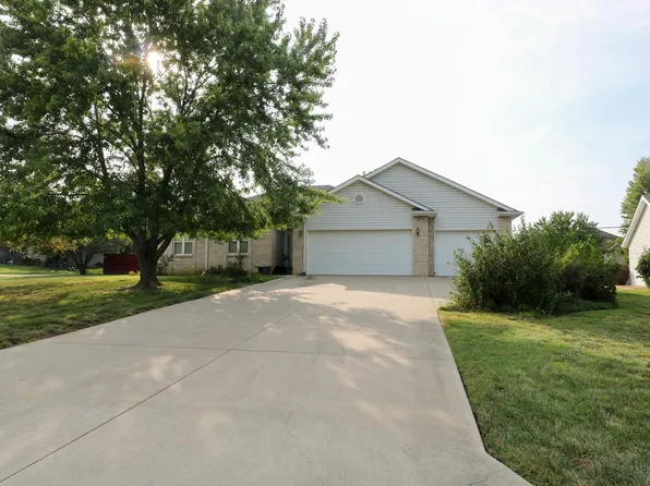 2124 E Bayshore Ct, Emporia, KS 66801