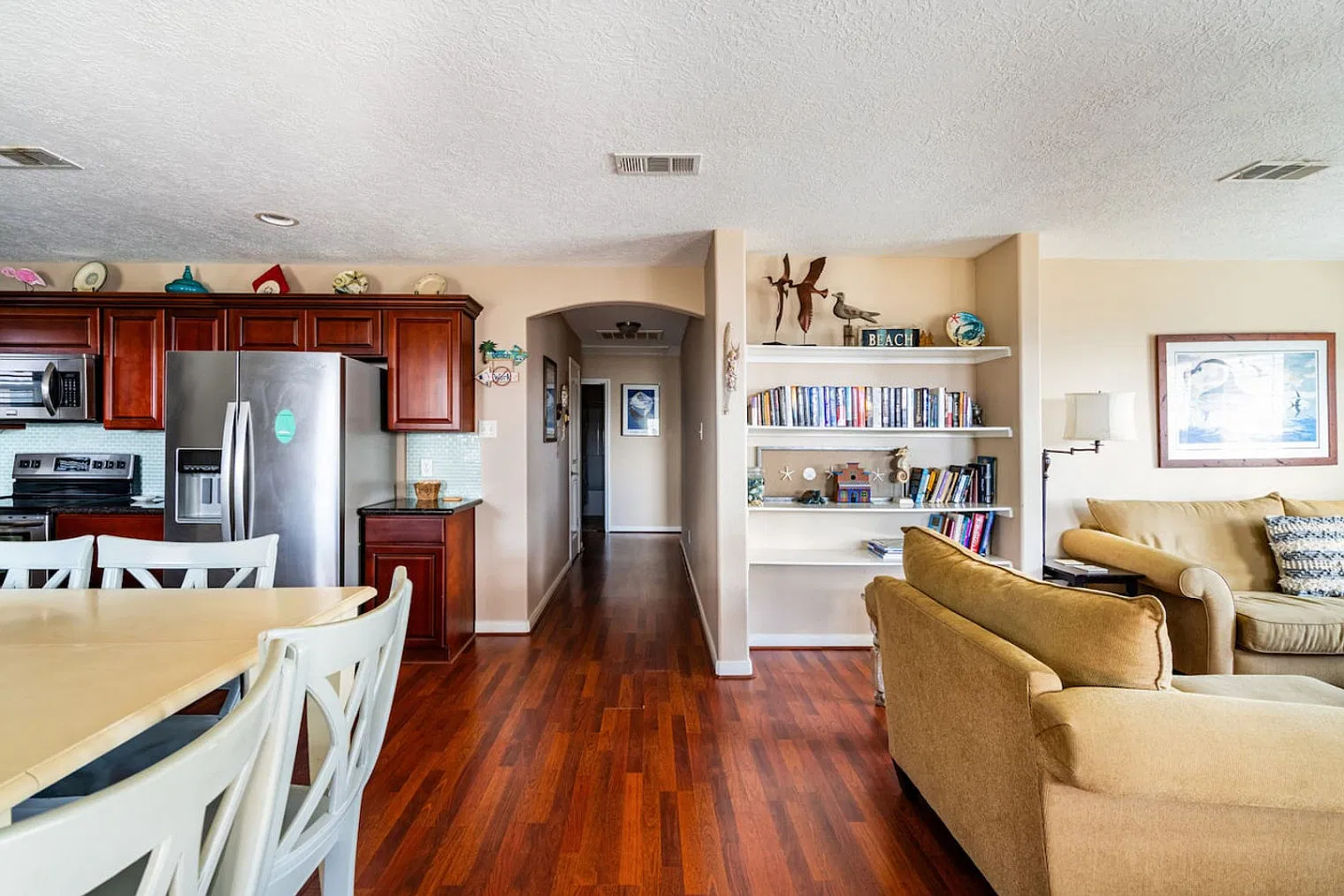 3 bed, 2.0 bath, 1539 sqft, $2,055 — Photo 4