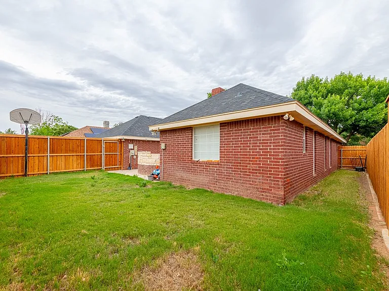 4715 Bishops Castle Dr — Photo 35