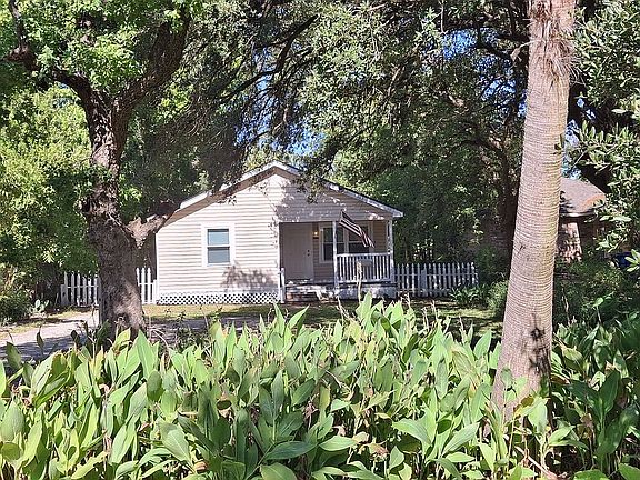 4th image of 2402 12th Ave N