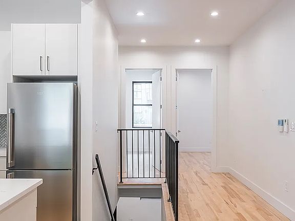 2nd image of 337 S 4th St APT 1
