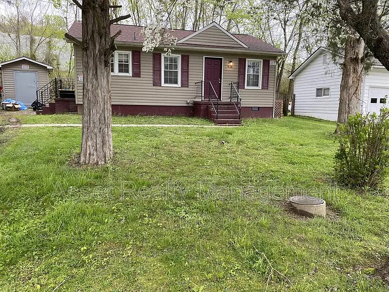 928 Vivian Ave — Photo 2