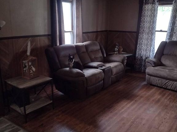4th image of 120 NW Bucy Ave