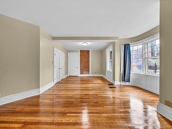 5th image of 309 Elmwood Ave APT 1