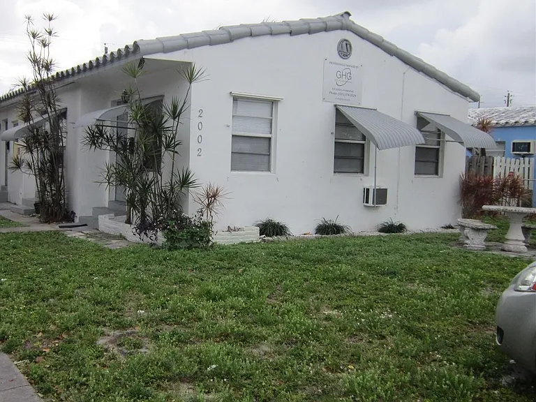 2002 Wilson St #2 — Photo 1