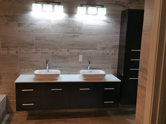 Master bath dual sinks