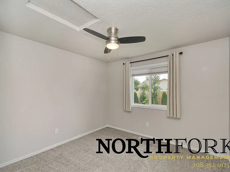 2918 Chester Ln — Photo 8