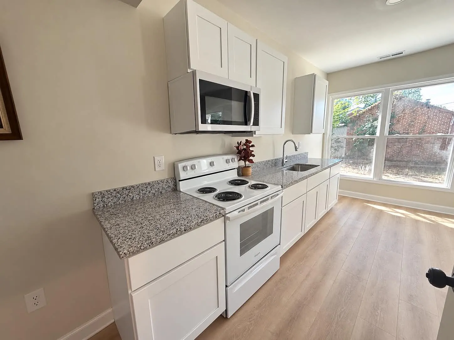 2 bed, 600 sqft, $1,300 — Photo 2