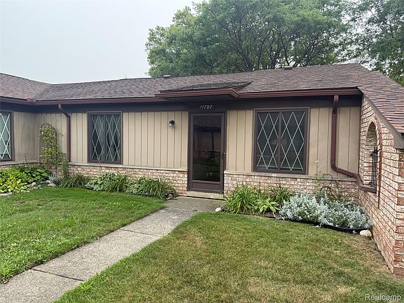 3rd image of 11797 Meadow Lane Dr