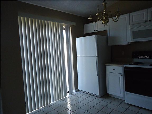 4th image of 25 Silver Park Cir