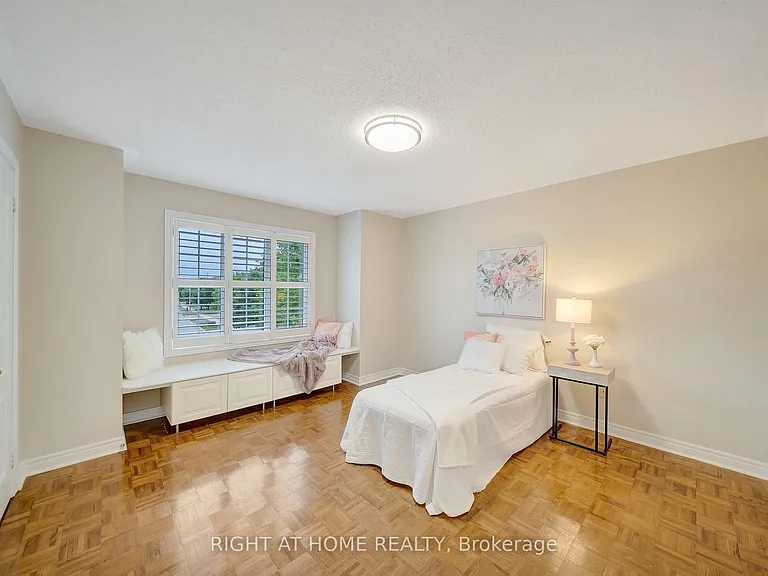 1030 Lonsdale Ln — Photo 17