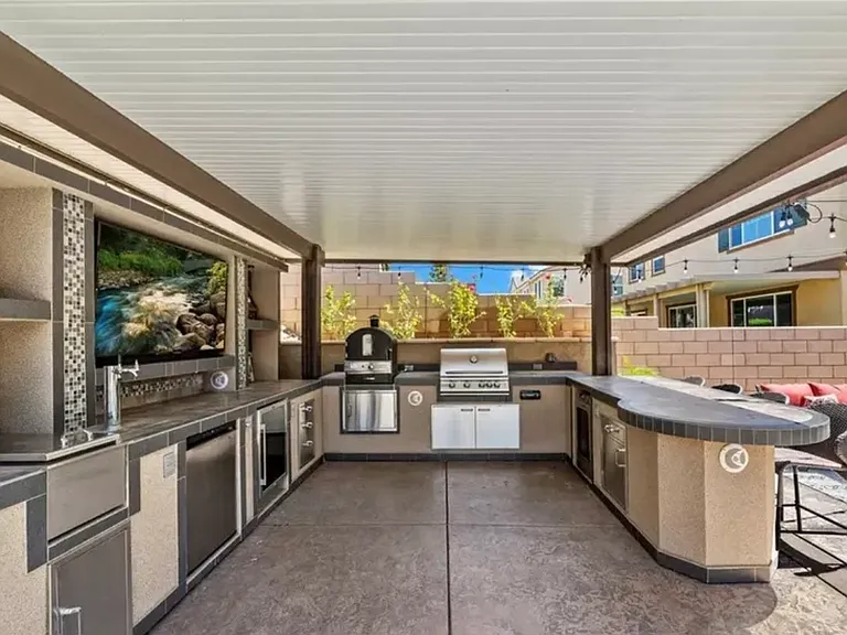 Cascade Dr — Photo 4