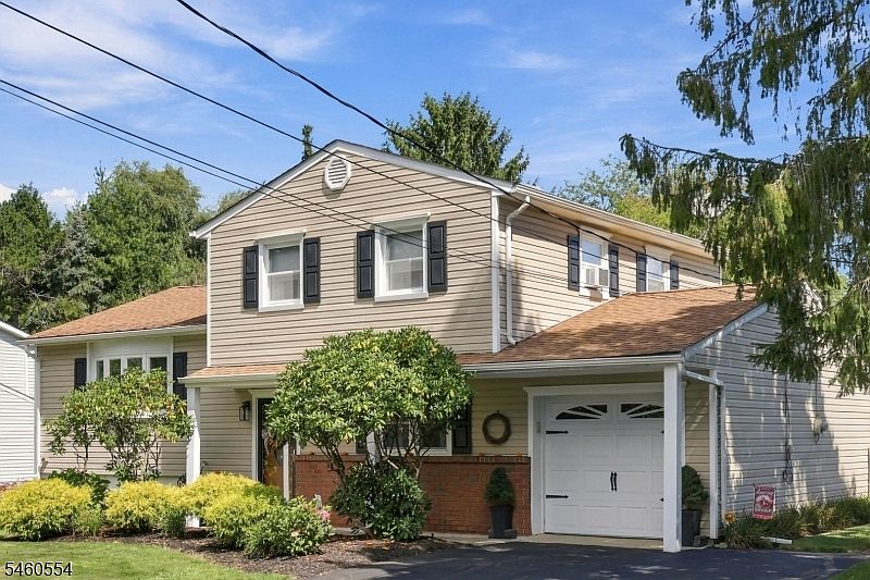 1st image of 111 Ferris Pl