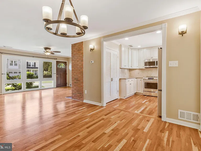 304 Patrick St SW — Photo 31