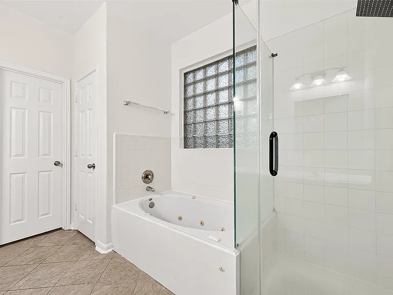 22303 Naple Hollow Ln — Photo 32