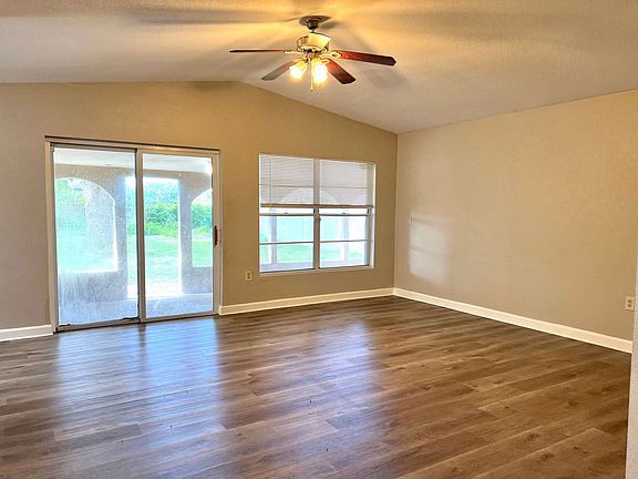 3rd image of 1413 Thistledown Dr