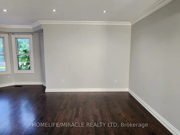 264 Wright Cres — Photo 9