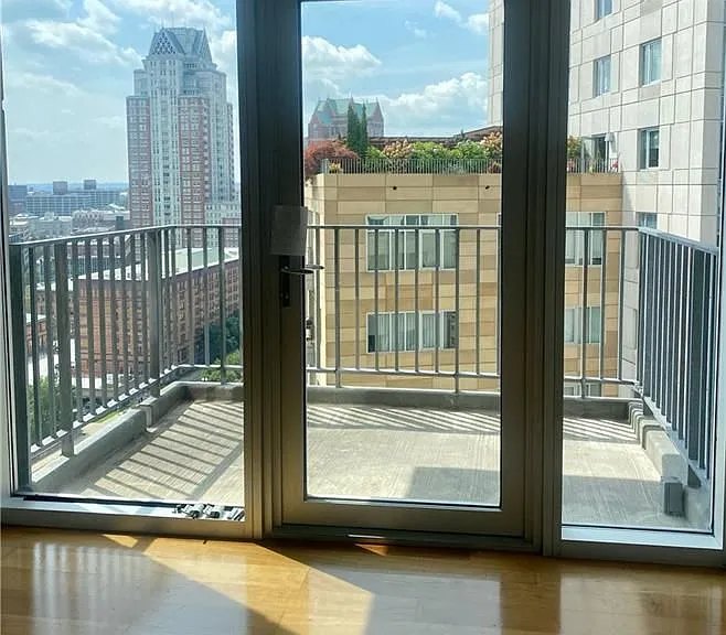 100 Exchange St #1402 — Photo 7