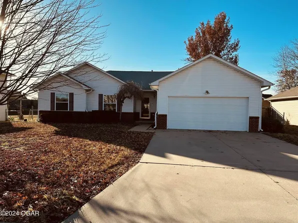 1226 Douglas Ct, Carthage, MO 64836