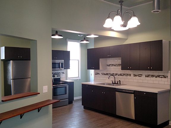 4th image of 848 Oak St