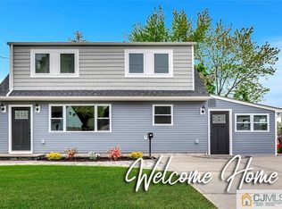 13 Kendall Dr, Parlin, NJ 08859