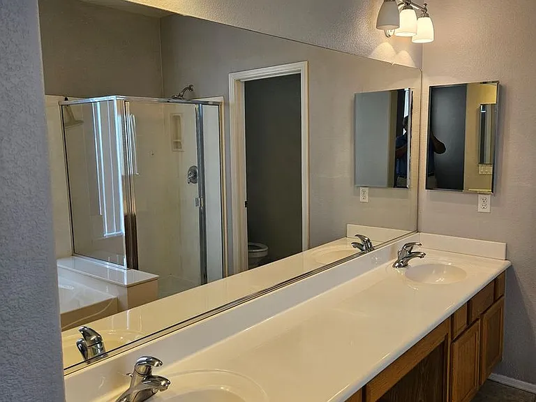 931 E Sherri Dr — Photo 10