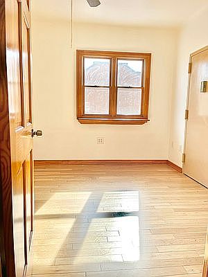 5th image of 720A Leonard St #L
