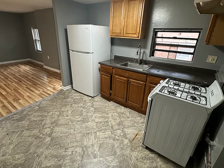 27 Williams St #3 — Photo 5