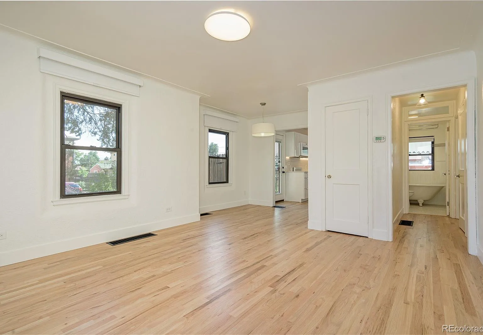 2 bed, 2.0 bath, 861 sqft, $2,400 — Photo 4