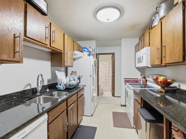 175 County Road B2 E APT 203, Little Canada, MN 55117