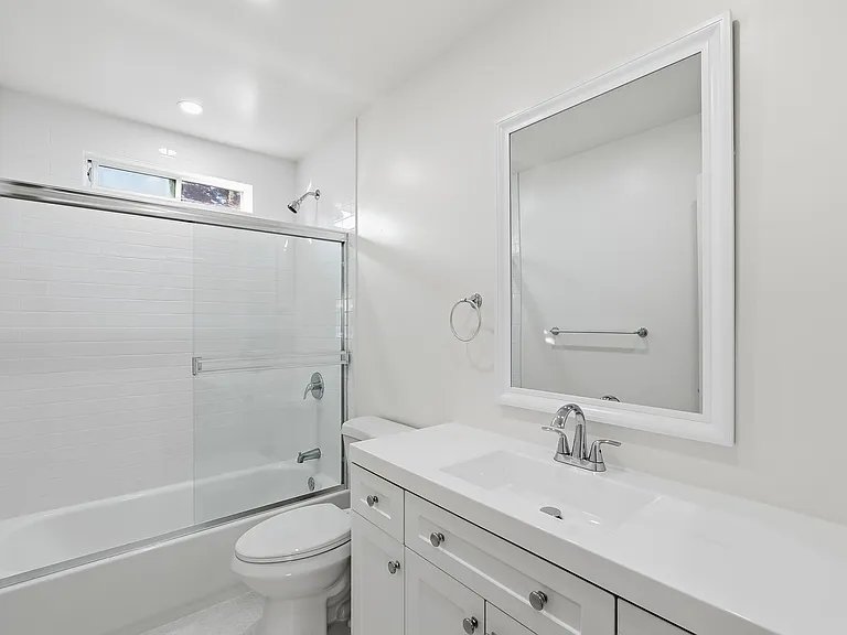 345 Oak St #4 — Photo 6