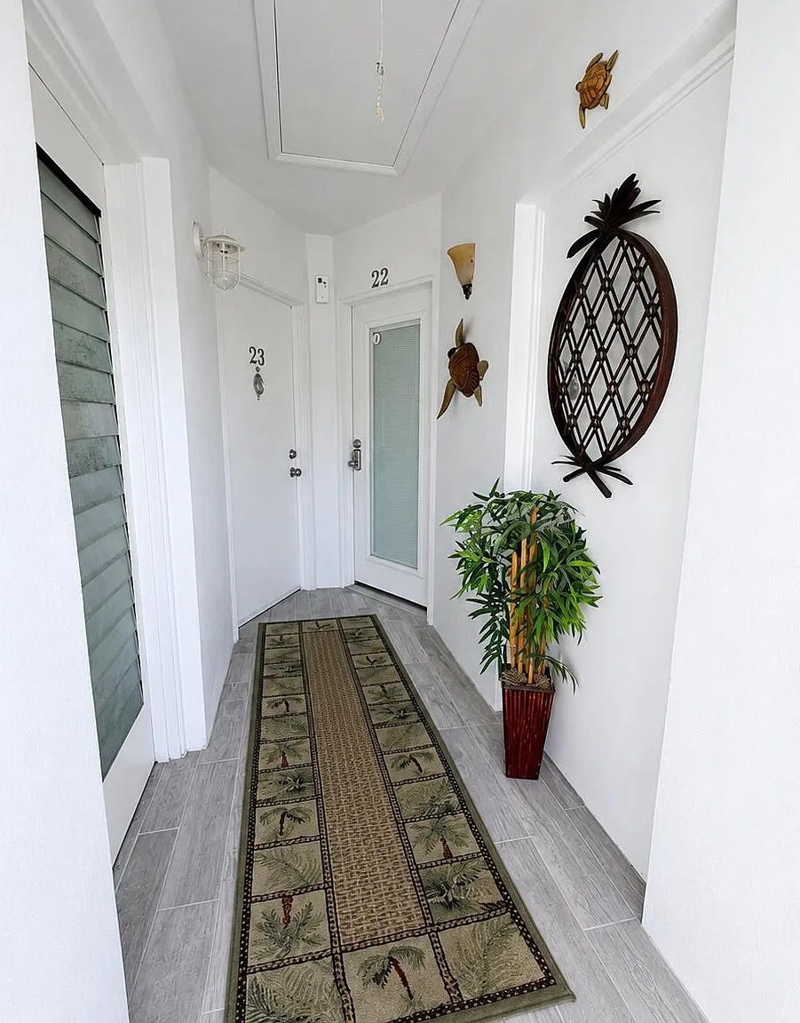 2 bed, 2.0 bath, 855 sqft, $3,400 — Photo 2