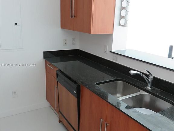 5th image of 325 Biscayne Blvd #1117