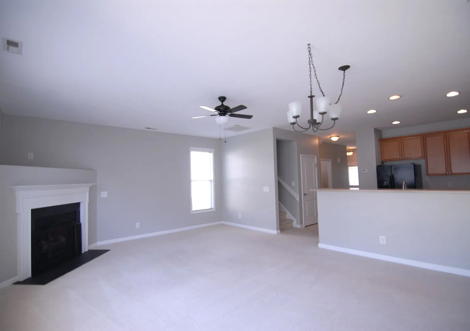 Resort style living 3 bedroom 2.5 bath Townhouse at MacIntosh on the Lake west of Burlington w/ 1... — Photo 3