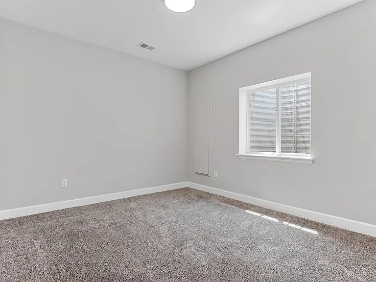 490 W Ridge Cir — Photo 40