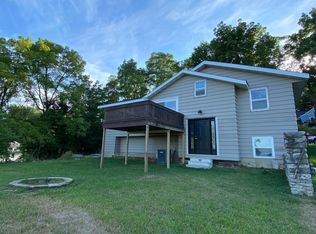 807 S 3rd St, Burlington, IA 52601