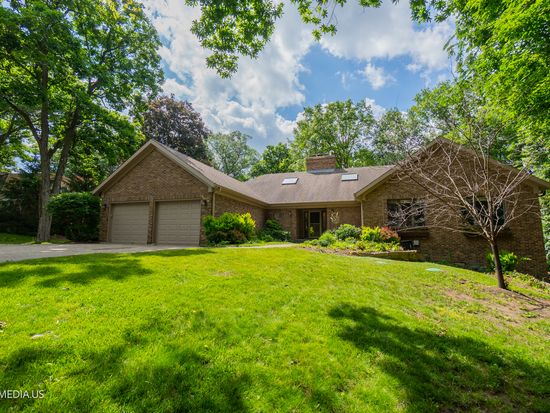 455 Eton Dr, North Barrington, IL 60010