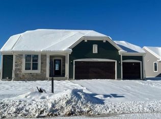 W251N2399 Valleyview Cir, Pewaukee, WI 53072