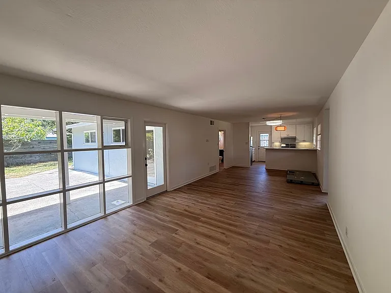 31 Dorset Ln — Photo 2
