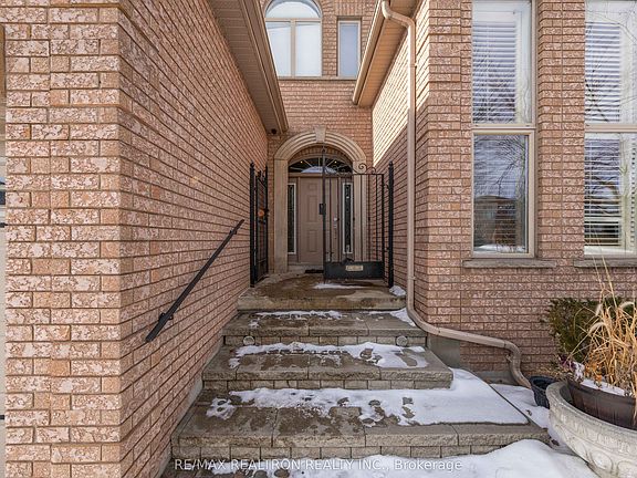 4th image of 10 Gorman Park Rd