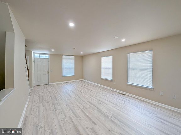 3rd image of 1023 Ross St