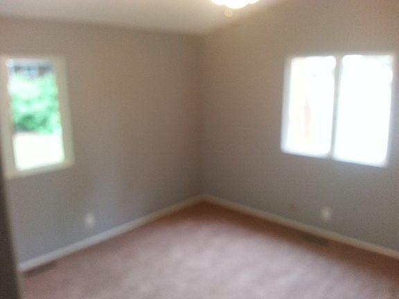 5th image of 330 W Broadview Dr