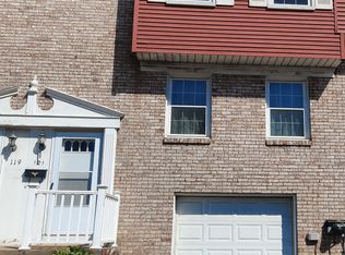 121 Hunting Creek Rd, Canonsburg, PA 15317