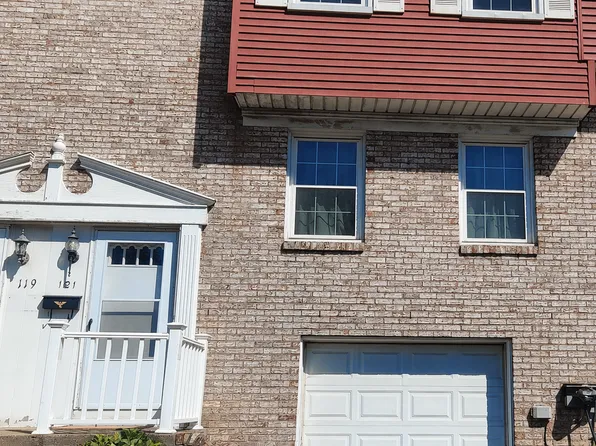 121 Hunting Creek Rd, Canonsburg, PA 15317