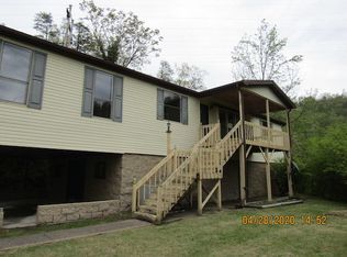 224 Grant Combs Rd, Hazard, KY 41701